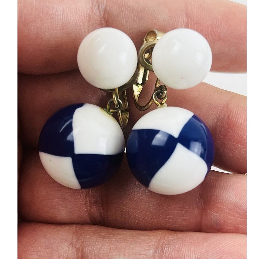 Crown Trifari White Blue Beach Ball Dangle Clip On Earrings Gold Tone Lucite? 80
